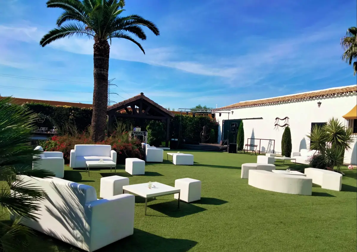 Patio de las Domas